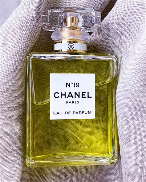 Myer Chanel no 19